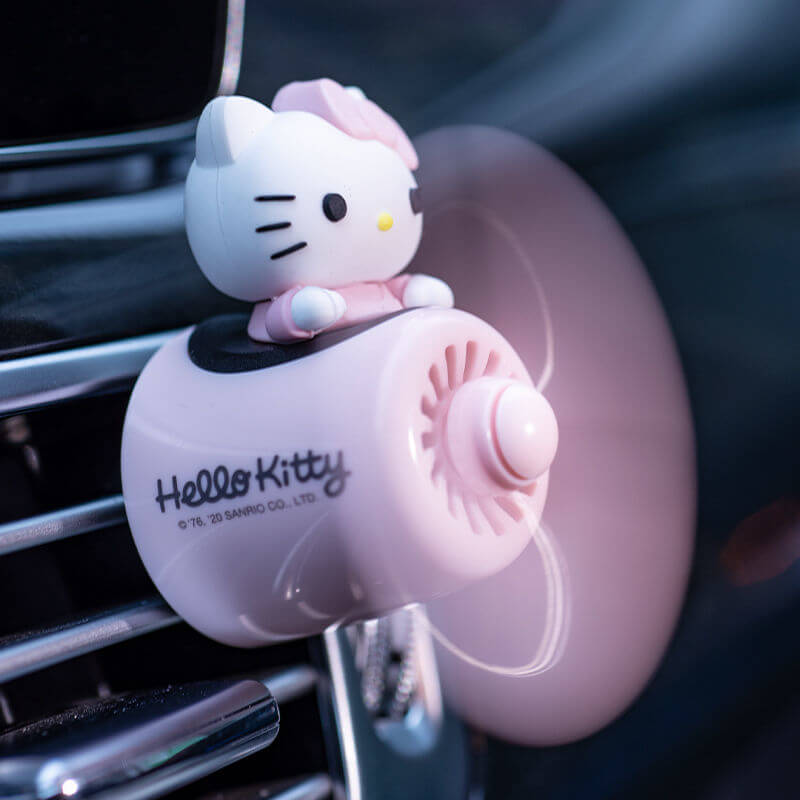 Imagine laterală a odorizantului auto Cegma - Hello Kitty